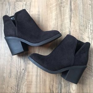 *SOLD*  SODA ankle boots